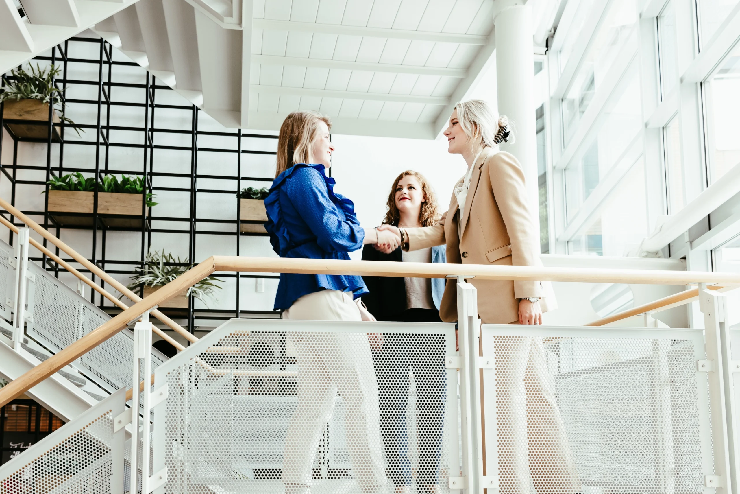 Medewerker van Hello Professionals die een afspraak aangaat met iemand